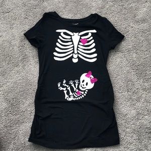 Gap maternity size Medium skeleton tee